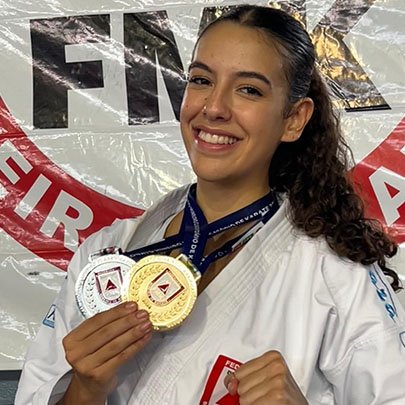 ⭐⭐⭐⭐⭐</br> Maria Júlia Ferreira </br> Atleta de karatê